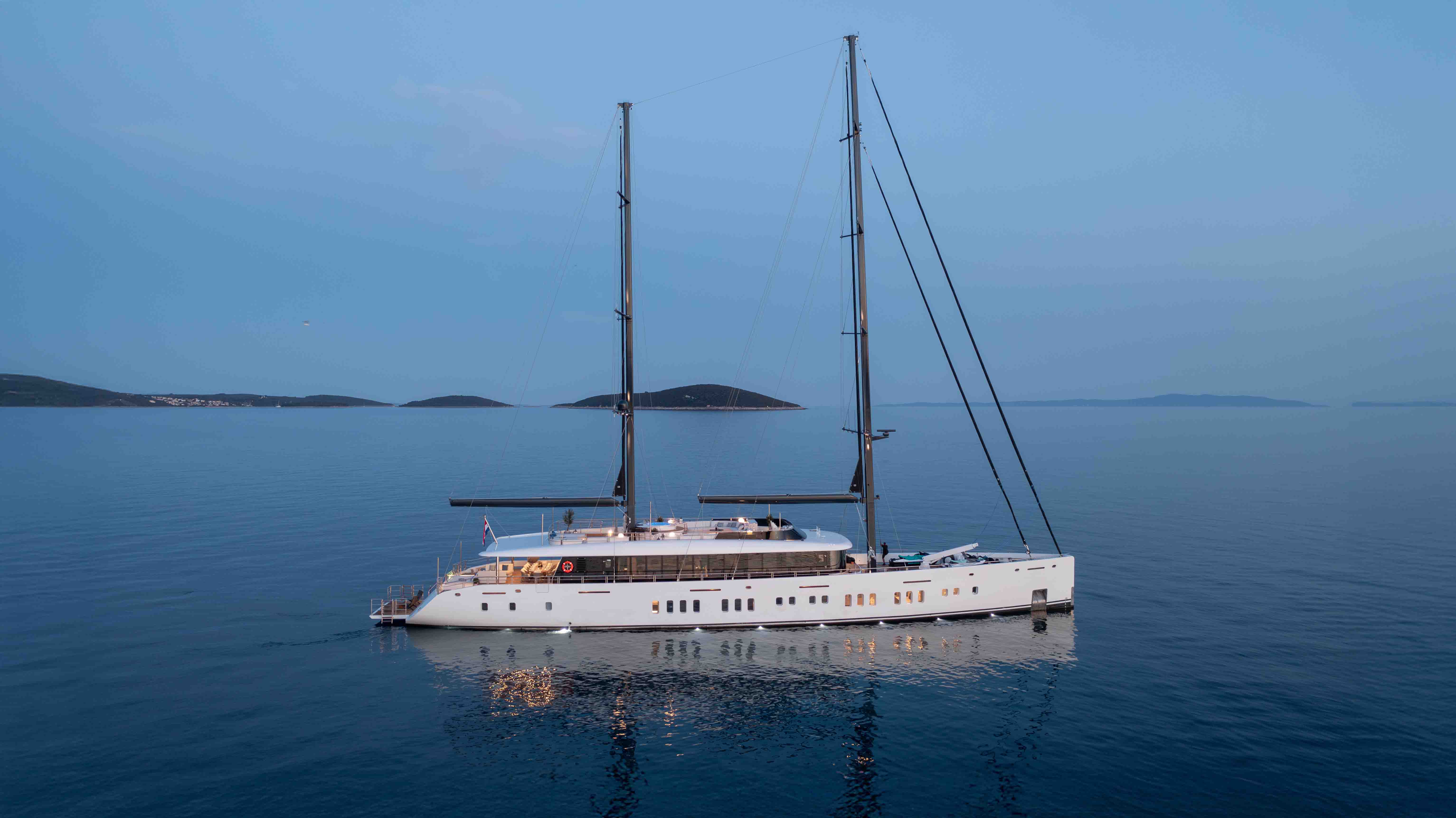 ADRI YACHT CHARTER yacht charter