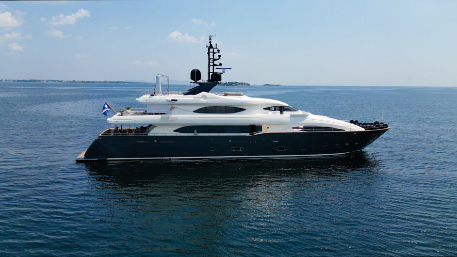 AERO YACHT CHARTER yacht charter