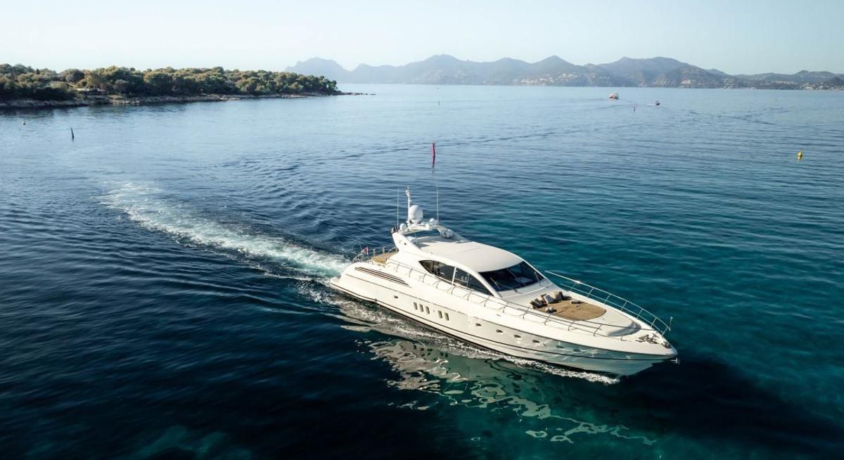 BEST MOUNTAIN YACHT CHARTER yacht charter