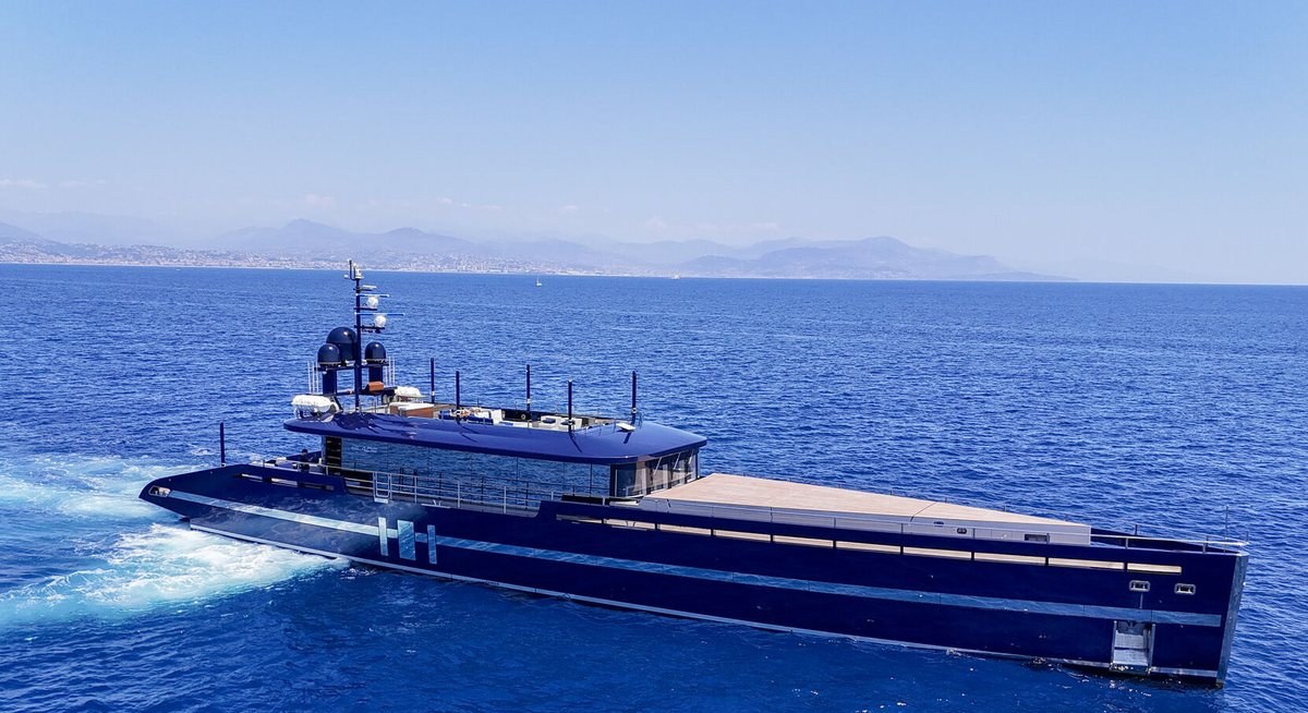BLADE II YACHT CHARTER yacht charter