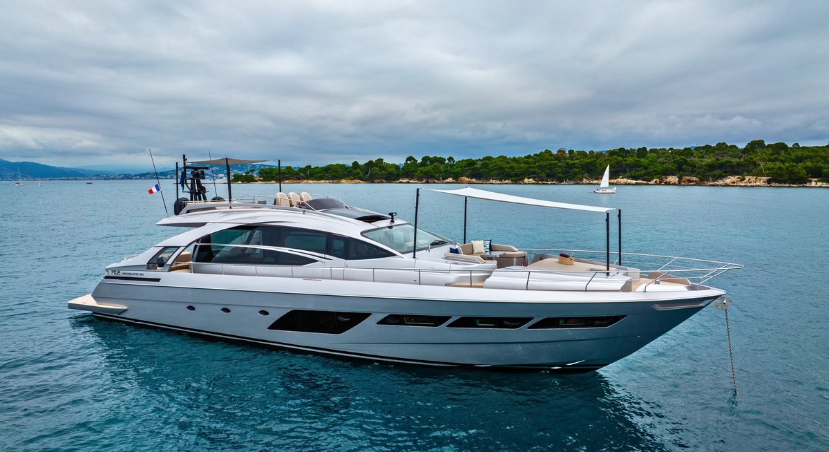 CHERRY YACHT CHARTER yacht charter