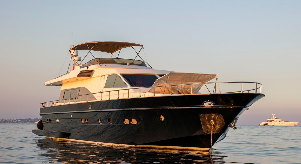 DIAMS YACHT CHARTER yacht charter