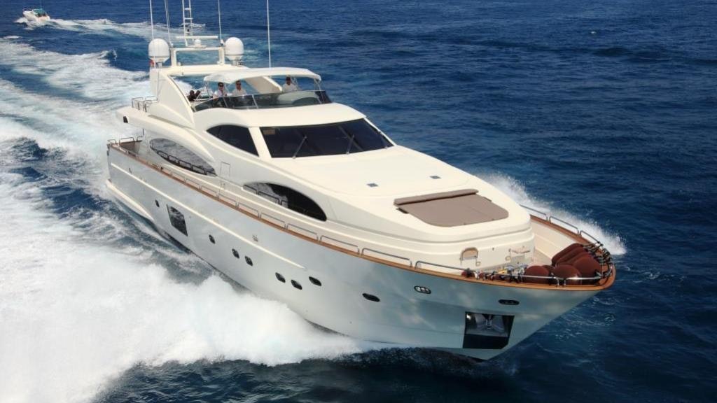 DOLCE VITA IV YACHT CHARTER yacht charter