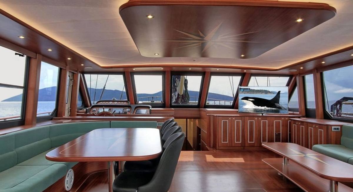 DRAGONFLY YACHT CHARTER yacht charter