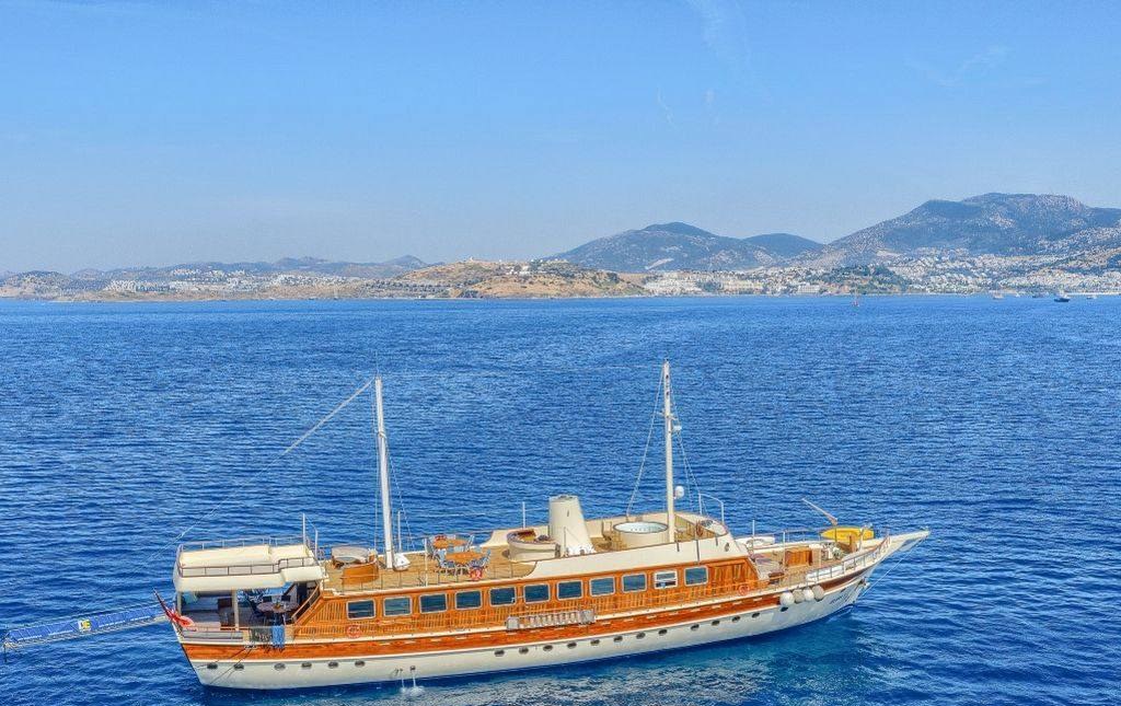 ELARA 1 YACHT CHARTER yacht charter