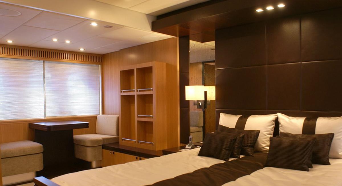 EOL B YACHT CHARTER yacht charter