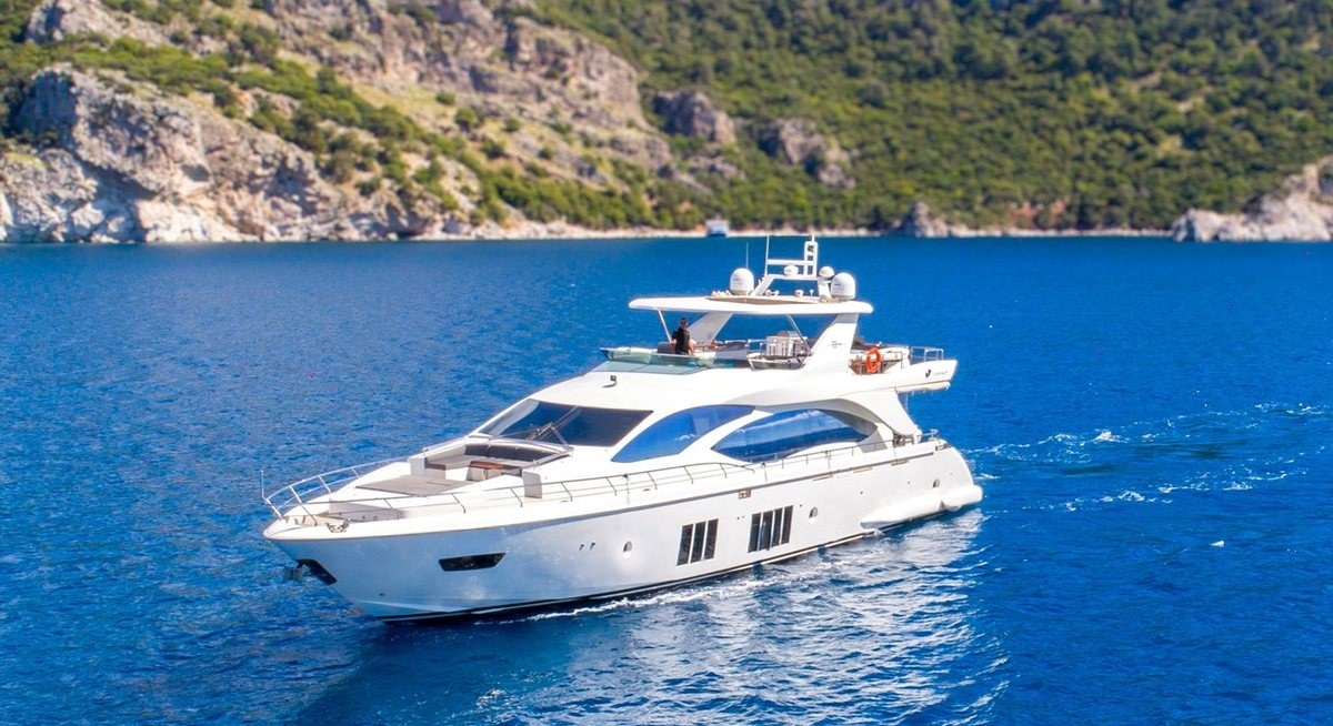 HUBO YACHT CHARTER yacht charter