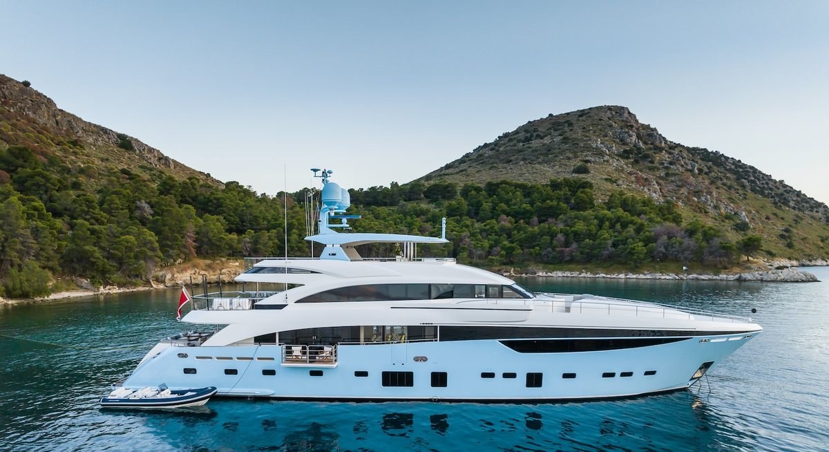 LE VERSEAU YACHT CHARTER yacht charter