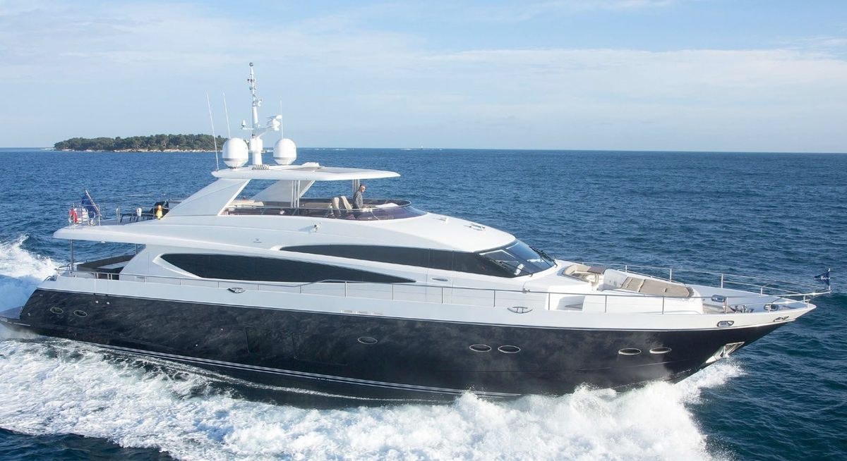 MIRA YACHT CHARTER yacht charter