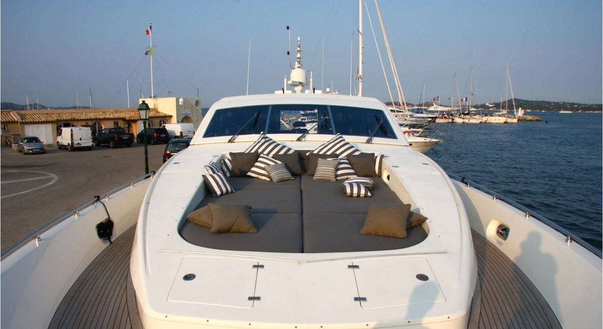 MOON GLIDER YACHT CHARTER yacht charter