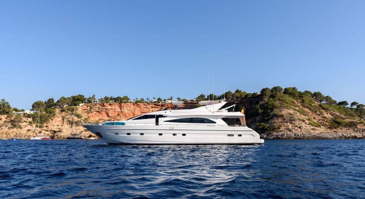 NEPHENTA YACHT CHARTER yacht charter