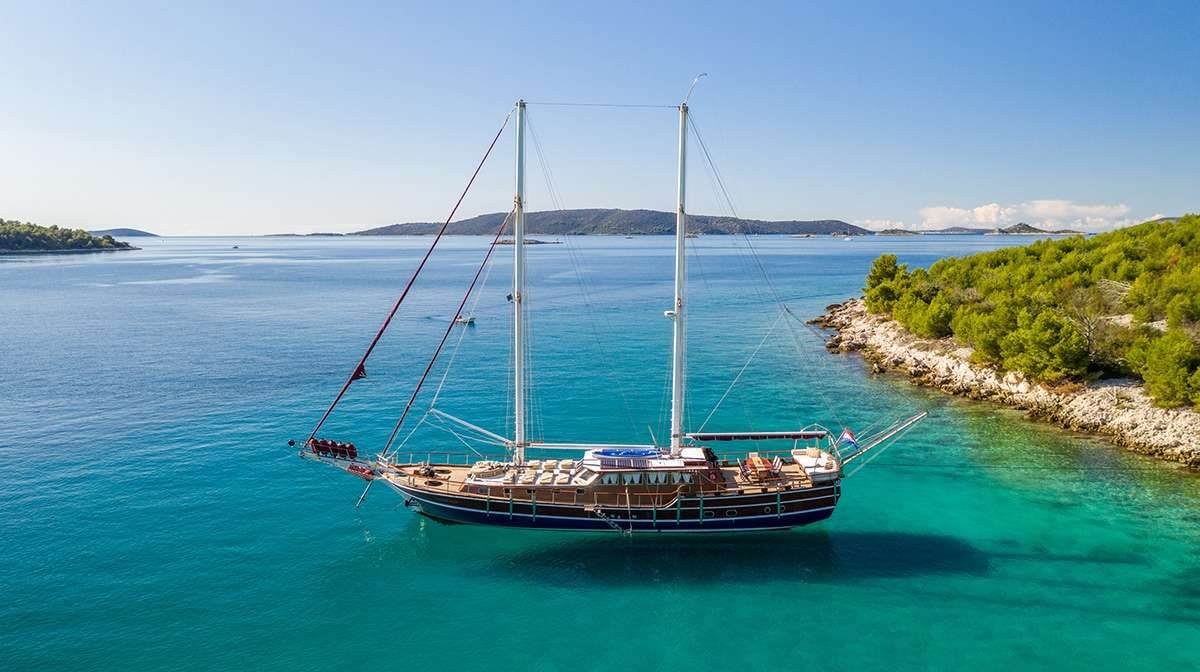 NOSTRA VITA YACHT CHARTER yacht charter