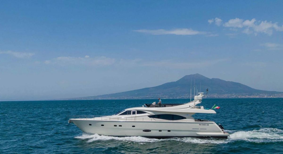 PAMPERO YACHT CHARTER yacht charter