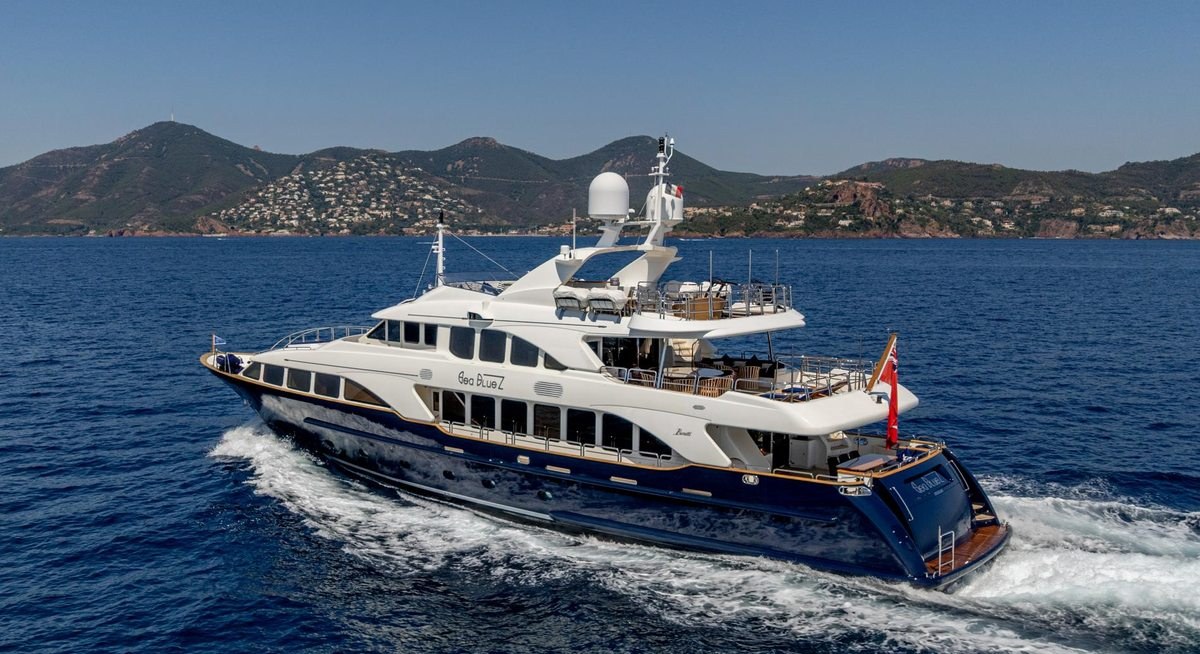 SEA BLUEZ YACHT CHARTER yacht charter
