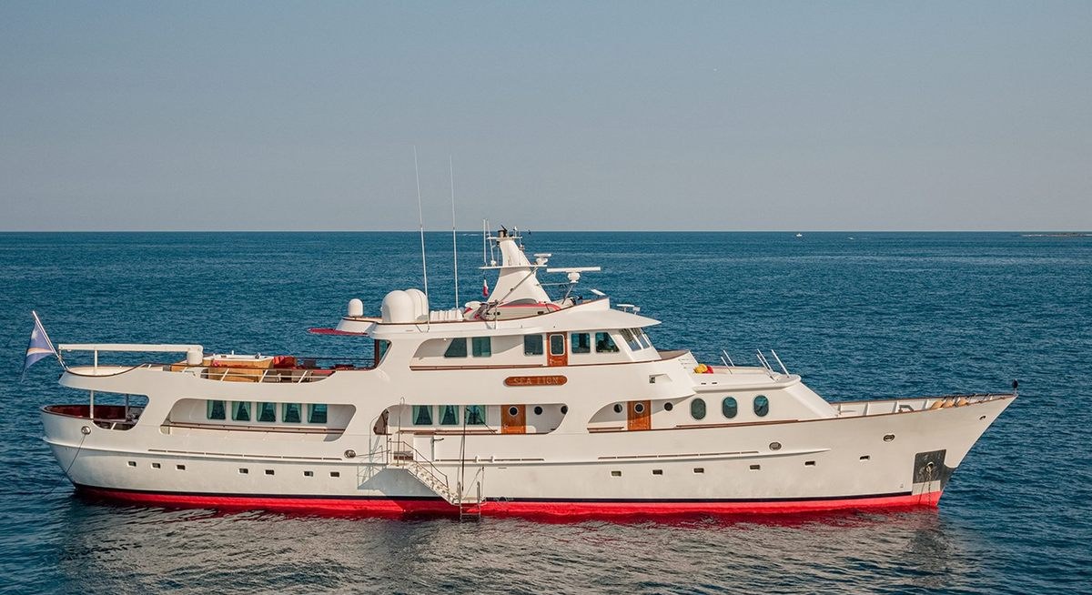 SEA LION YACHT CHARTER yacht charter