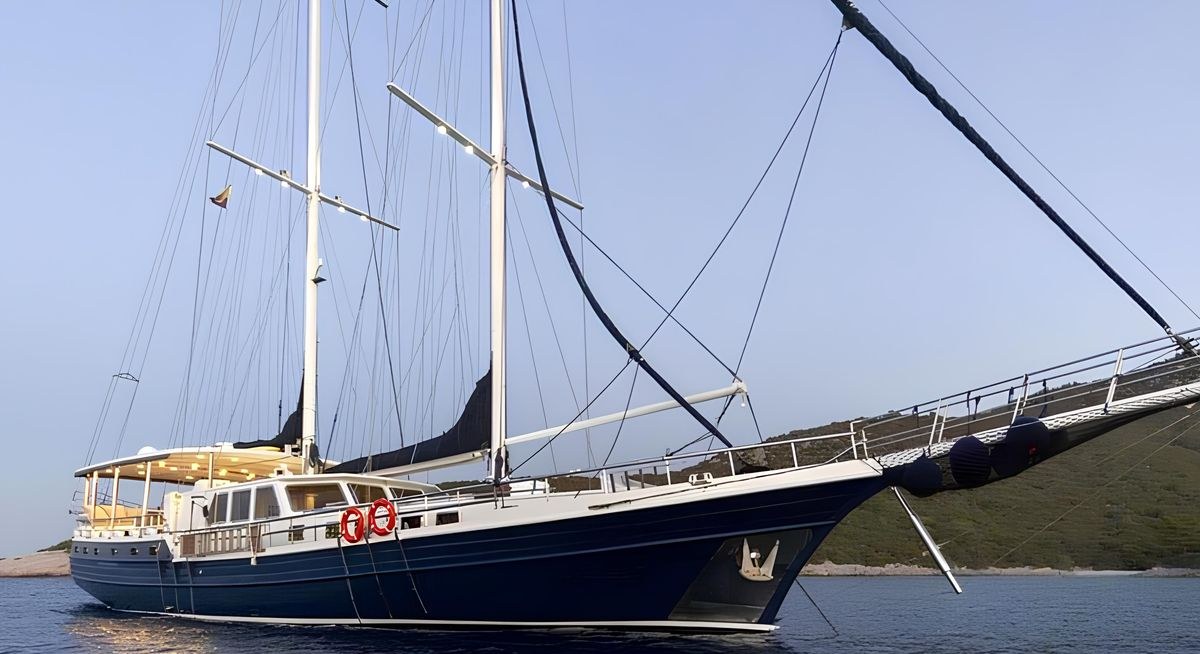 THE BLUE SEA YACHT CHARTER yacht charter